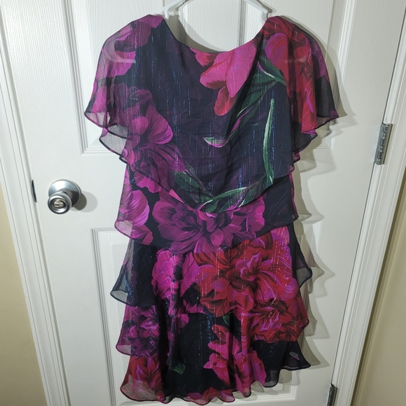 S.L Fashions Short Sleeve Floral Tiered Shift Dres - Picture 4 of 5